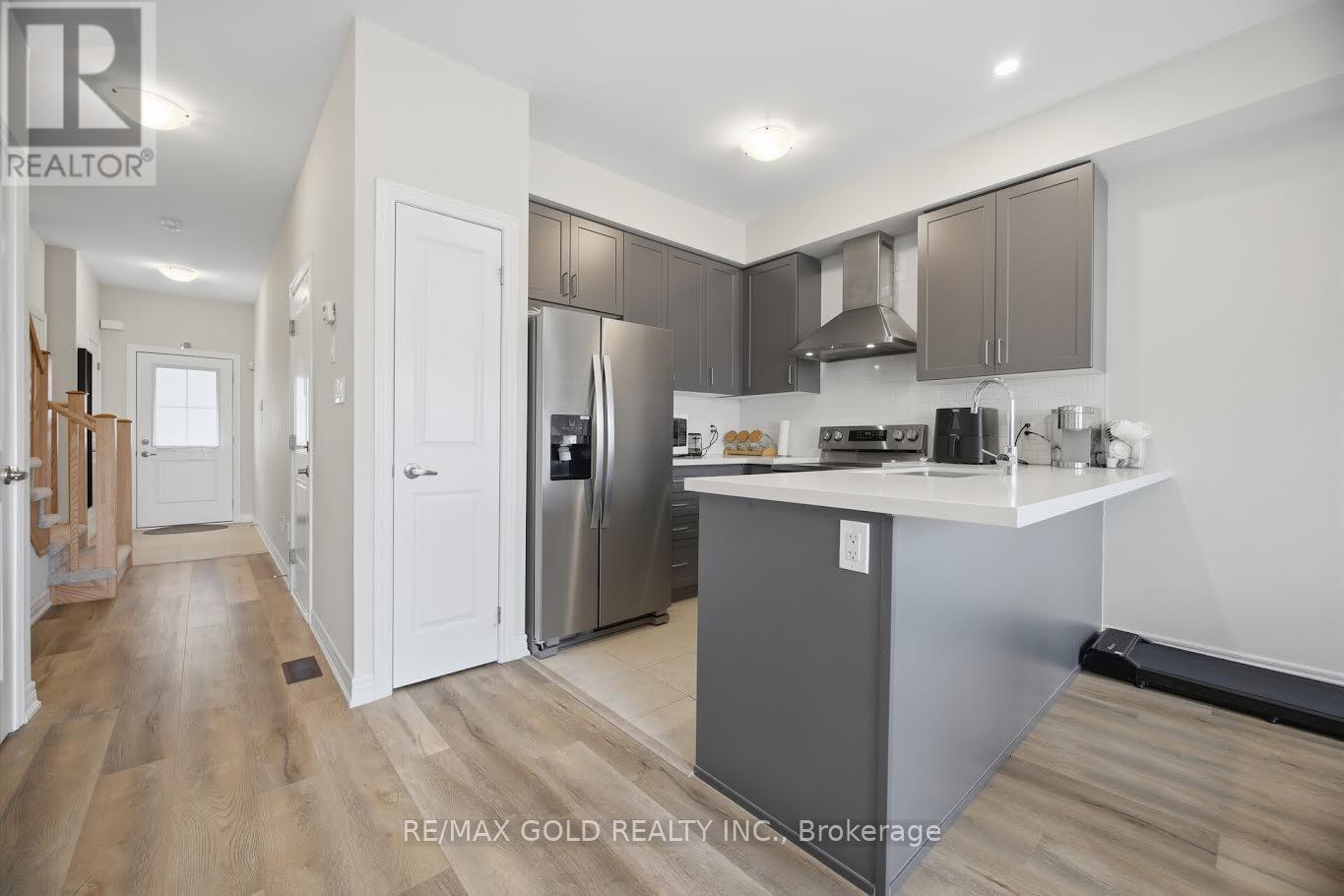 30 Mia Drive, Hamilton, Ontario  L9B 0K1 - Photo 6 - X12948296