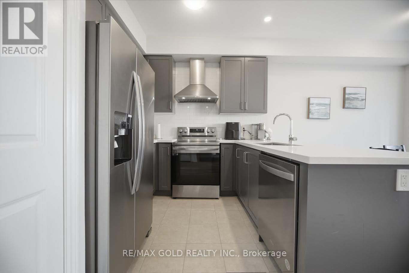 30 Mia Drive, Hamilton, Ontario  L9B 0K1 - Photo 9 - X12948296