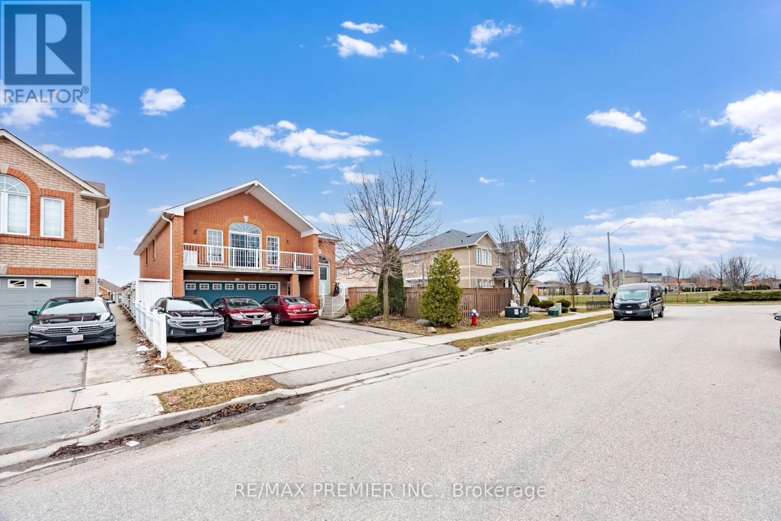 43 Wildsky Road, Brampton, Ontario  L6Y 5P9 - Photo 4 - W12932780