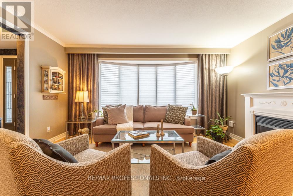 1427 Kenmuir Avenue, Mississauga, Ontario  L5G 4B3 - Photo 5 - W12948140