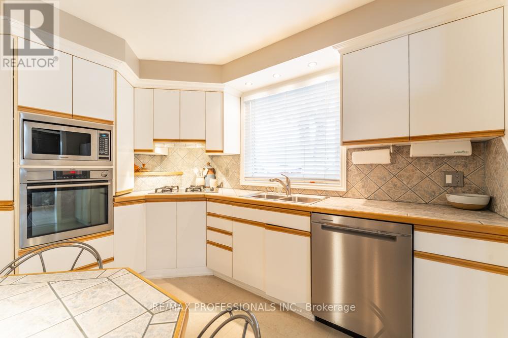 1427 Kenmuir Avenue, Mississauga, Ontario  L5G 4B3 - Photo 9 - W12948140