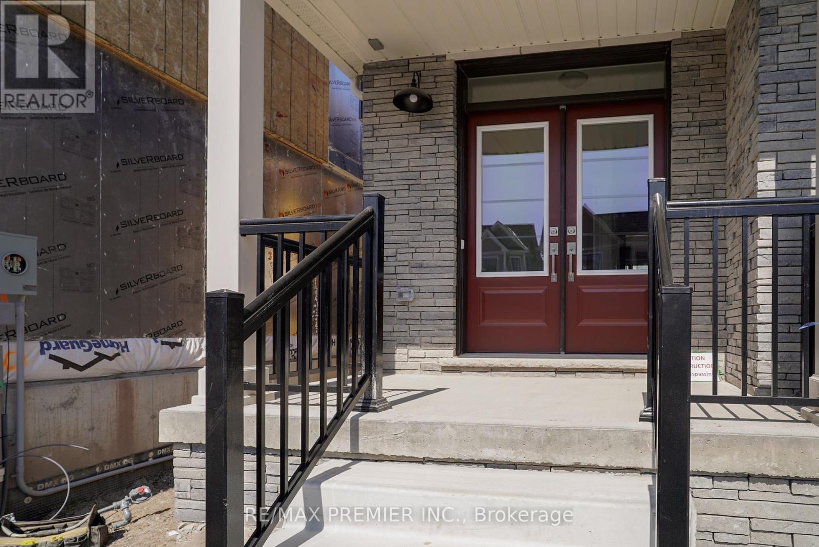 28 Downriver Drive, Welland, Ontario  L3B 0M5 - Photo 2 - X12942002