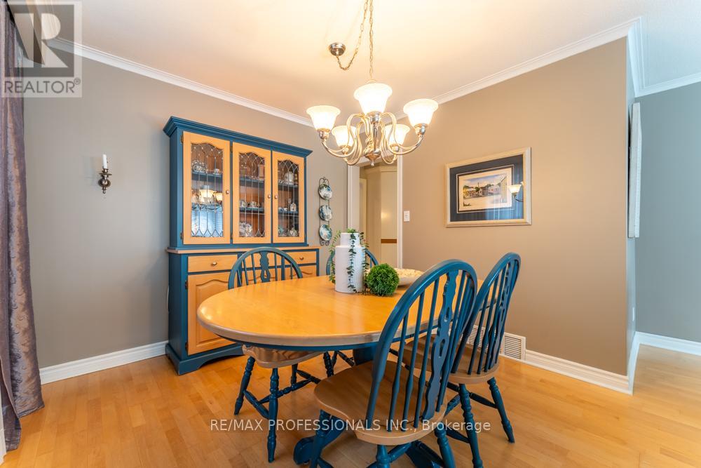 1427 Kenmuir Avenue, Mississauga, Ontario  L5G 4B3 - Photo 8 - W12948140