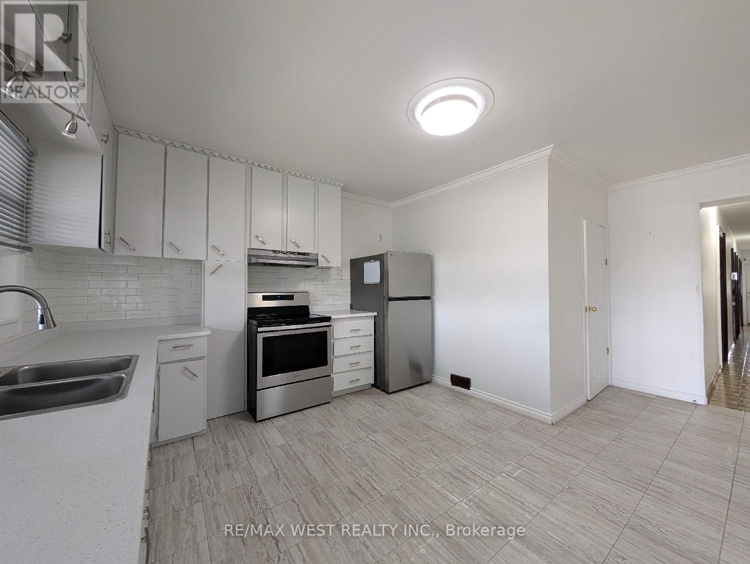 Main Floor - 128 Caledonia Road, Toronto, Ontario  M6E 4S7 - Photo 12 - W12908786