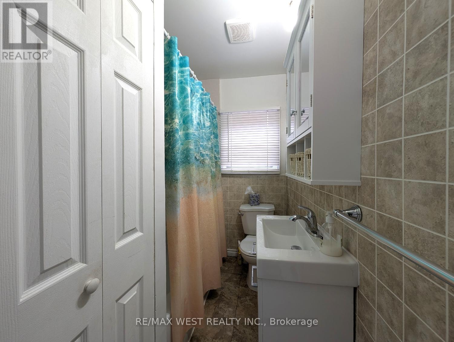 Main Floor - 128 Caledonia Road, Toronto, Ontario  M6E 4S7 - Photo 11 - W12908786