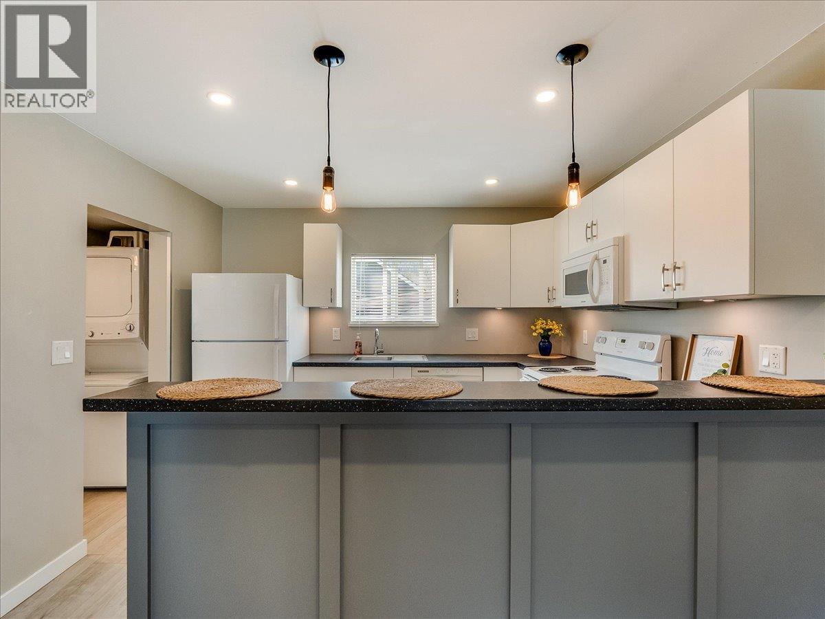 1534 Fifth Avenue, Trail, British Columbia  V1R 1T8 - Photo 5 - 10381563