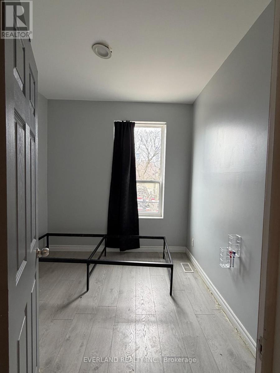 Ground - 850 - Unit 4 Bathurst Street, Toronto, Ontario  M5R 3G1 - Photo 2 - C12948388