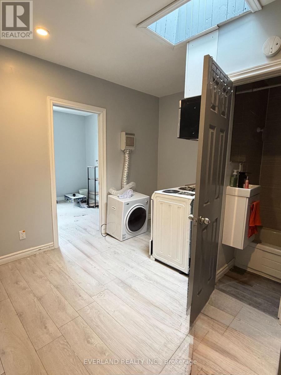 Ground - 850 - Unit 4 Bathurst Street, Toronto, Ontario  M5R 3G1 - Photo 3 - C12948388