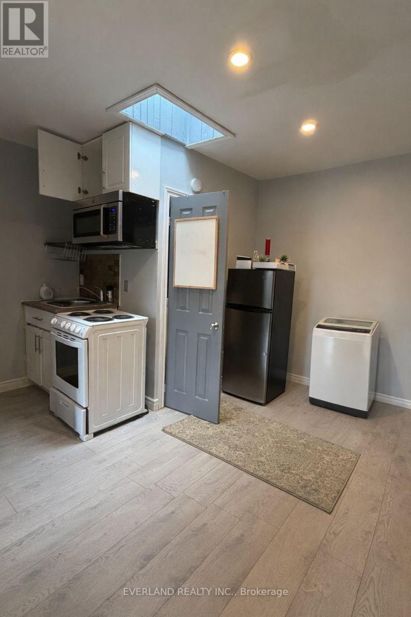 Ground - 850 - Unit 4 Bathurst Street, Toronto, Ontario  M5R 3G1 - Photo 4 - C12948388