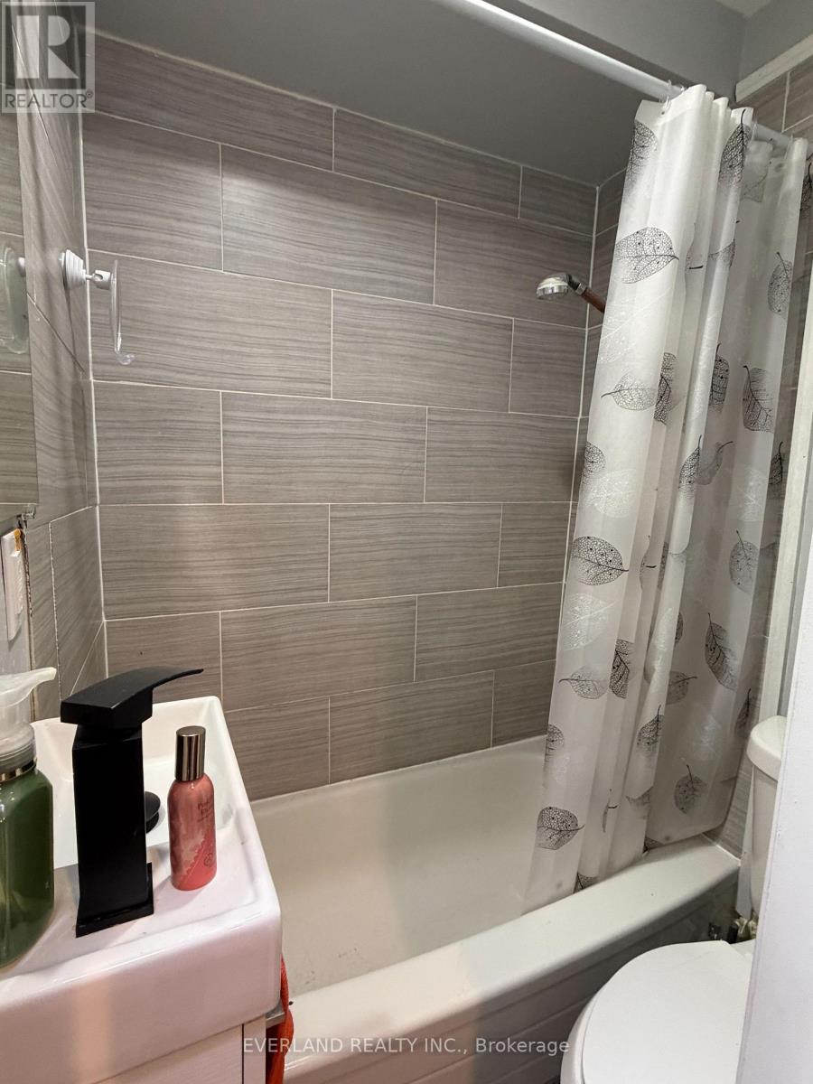 Ground - 850 - Unit 4 Bathurst Street, Toronto, Ontario  M5R 3G1 - Photo 6 - C12948388