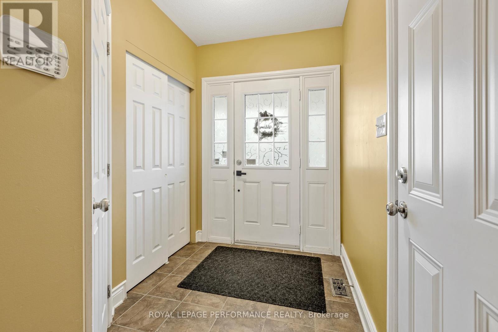 200 Idlewild Private E, Ottawa, Ontario  K2J 0P4 - Photo 2 - X12948384