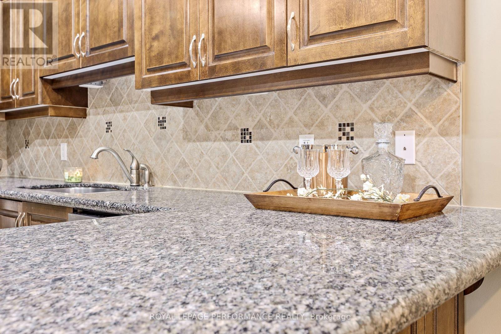 200 Idlewild Private E, Ottawa, Ontario  K2J 0P4 - Photo 6 - X12948384