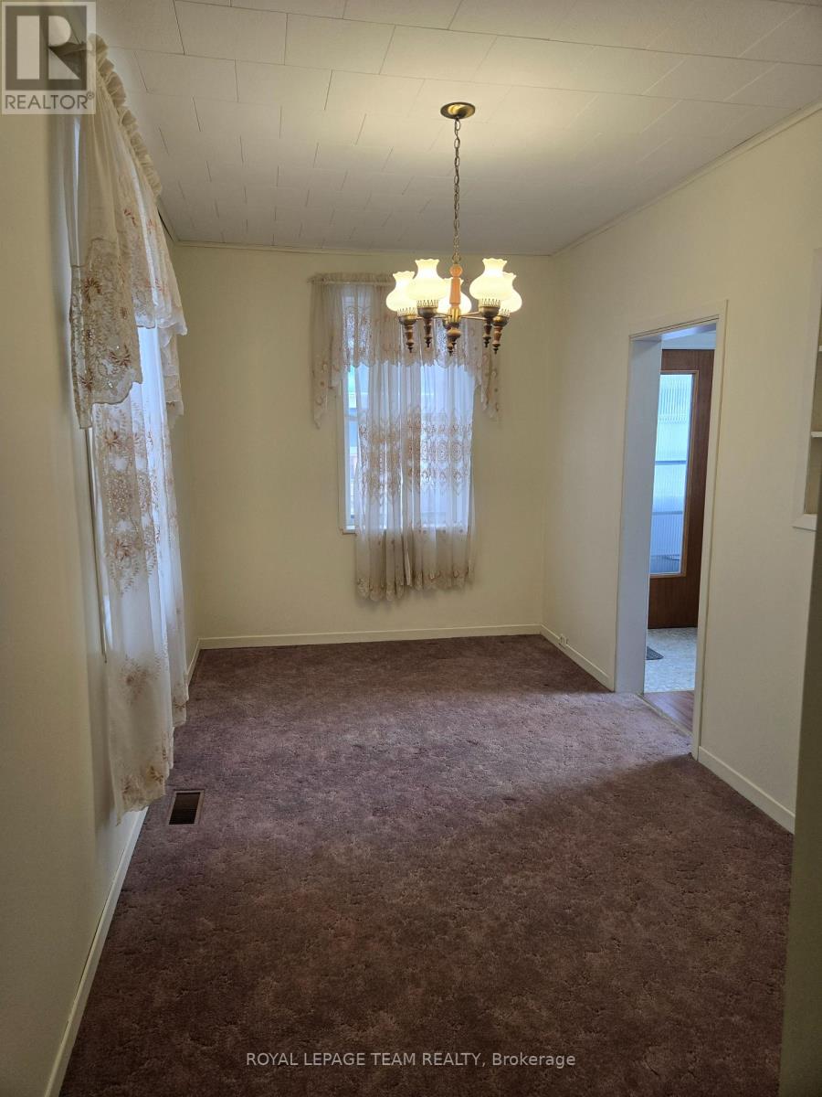 48 Thomas Street, Mississippi Mills, Ontario  K0A 1A0 - Photo 10 - X12948402