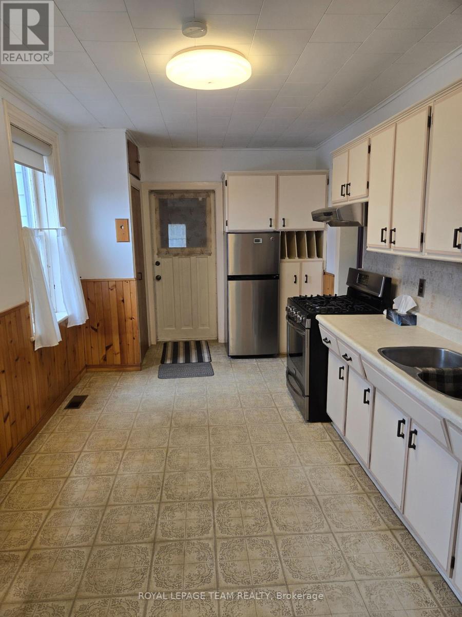 48 Thomas Street, Mississippi Mills, Ontario  K0A 1A0 - Photo 12 - X12948402