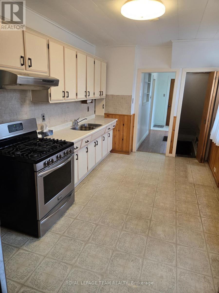 48 Thomas Street, Mississippi Mills, Ontario  K0A 1A0 - Photo 13 - X12948402