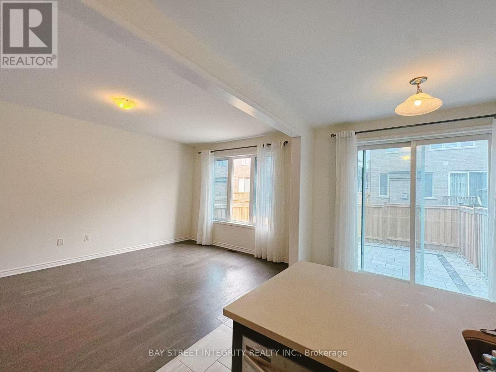 27 Ness Drive, Richmond Hill, Ontario  L4S 0J8 - Photo 4 - N12927084