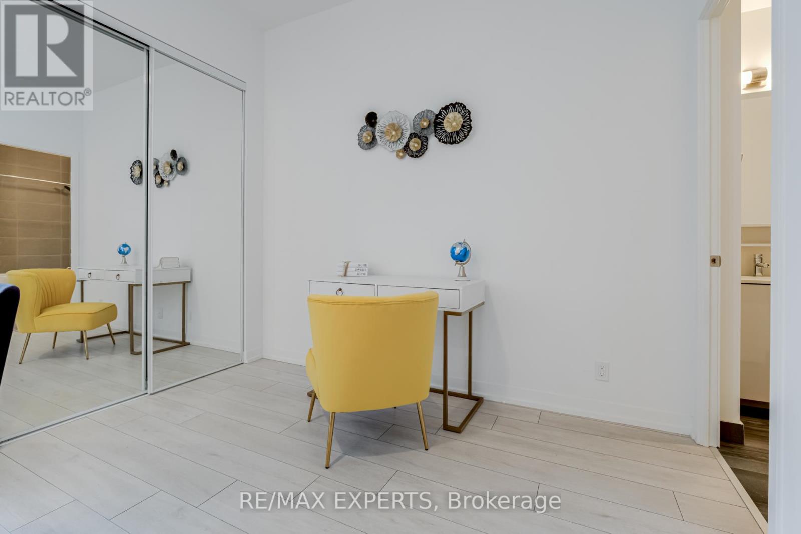 Th02 - 9 Buttermill Avenue, Vaughan, Ontario  L4K 0J5 - Photo 10 - N12948396