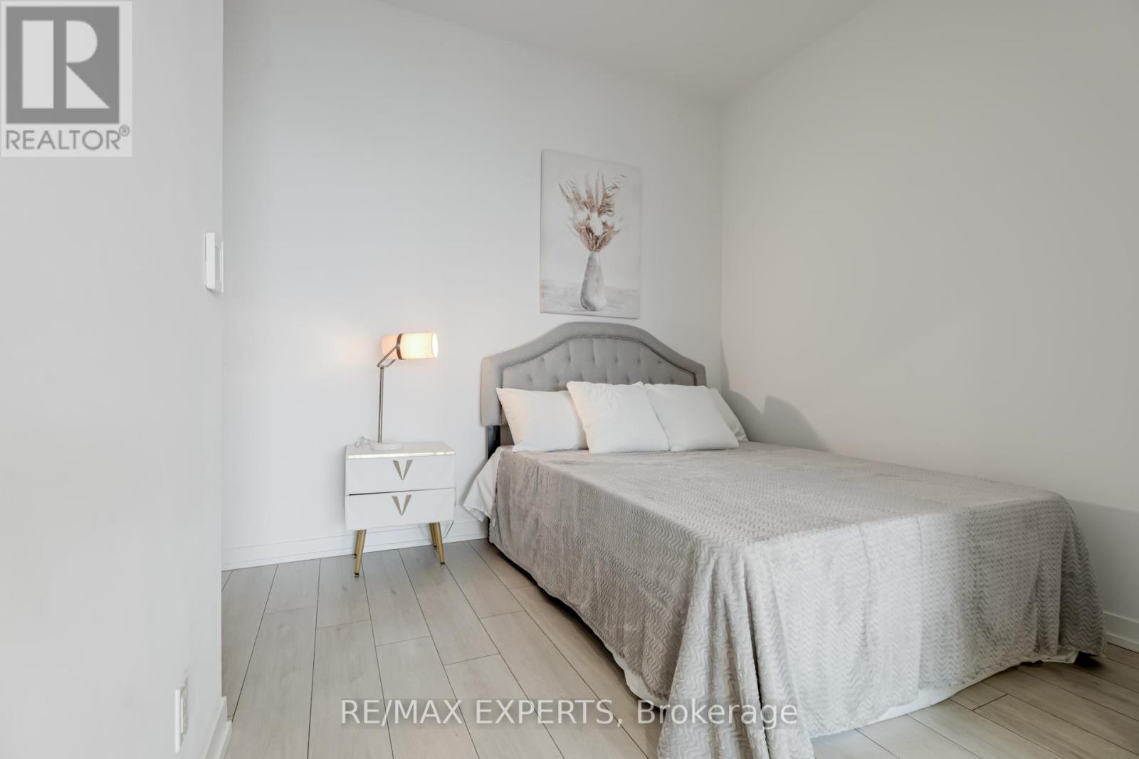 Th02 - 9 Buttermill Avenue, Vaughan, Ontario  L4K 0J5 - Photo 12 - N12948396