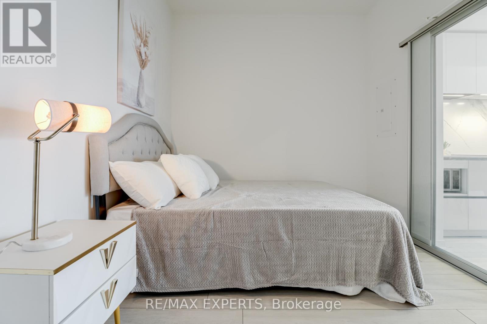 Th02 - 9 Buttermill Avenue, Vaughan, Ontario  L4K 0J5 - Photo 14 - N12948396