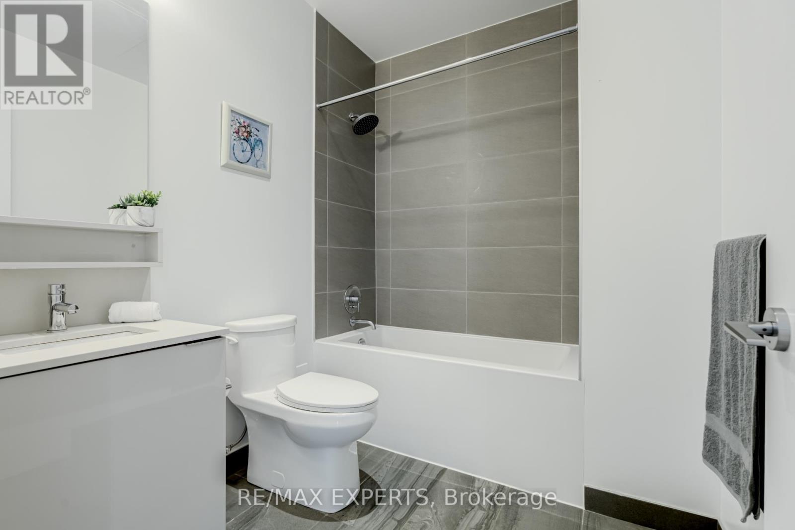 Th02 - 9 Buttermill Avenue, Vaughan, Ontario  L4K 0J5 - Photo 15 - N12948396