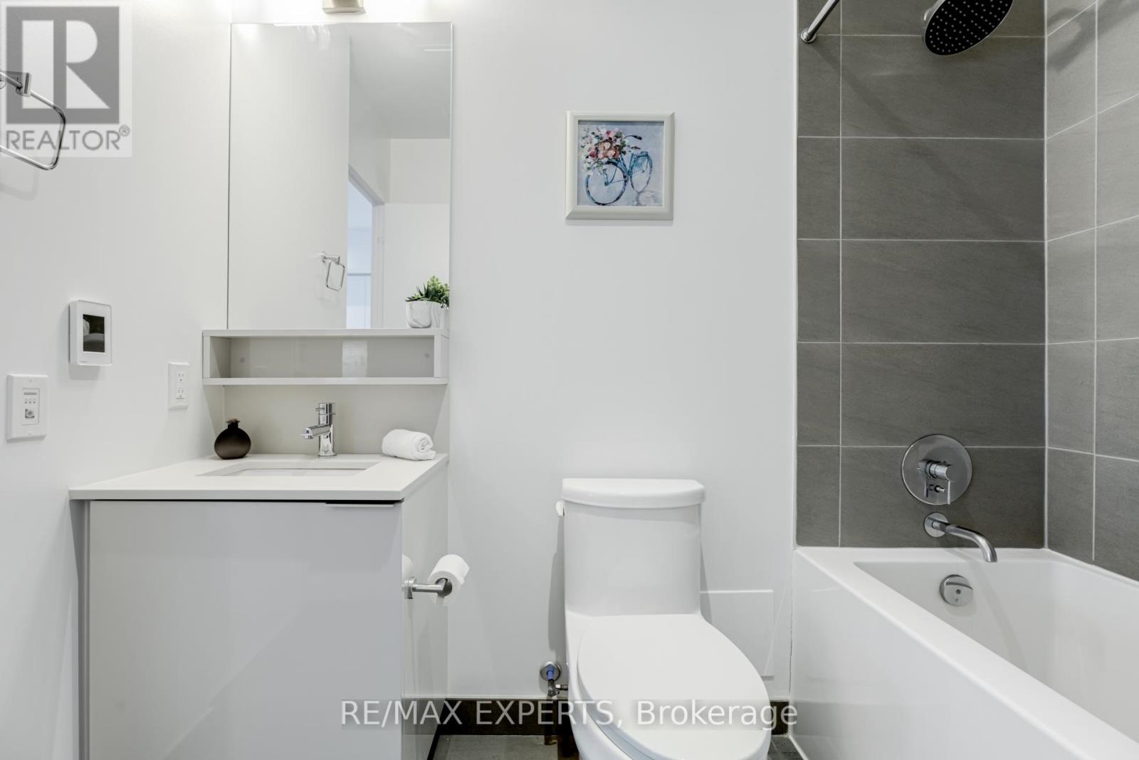 Th02 - 9 Buttermill Avenue, Vaughan, Ontario  L4K 0J5 - Photo 16 - N12948396