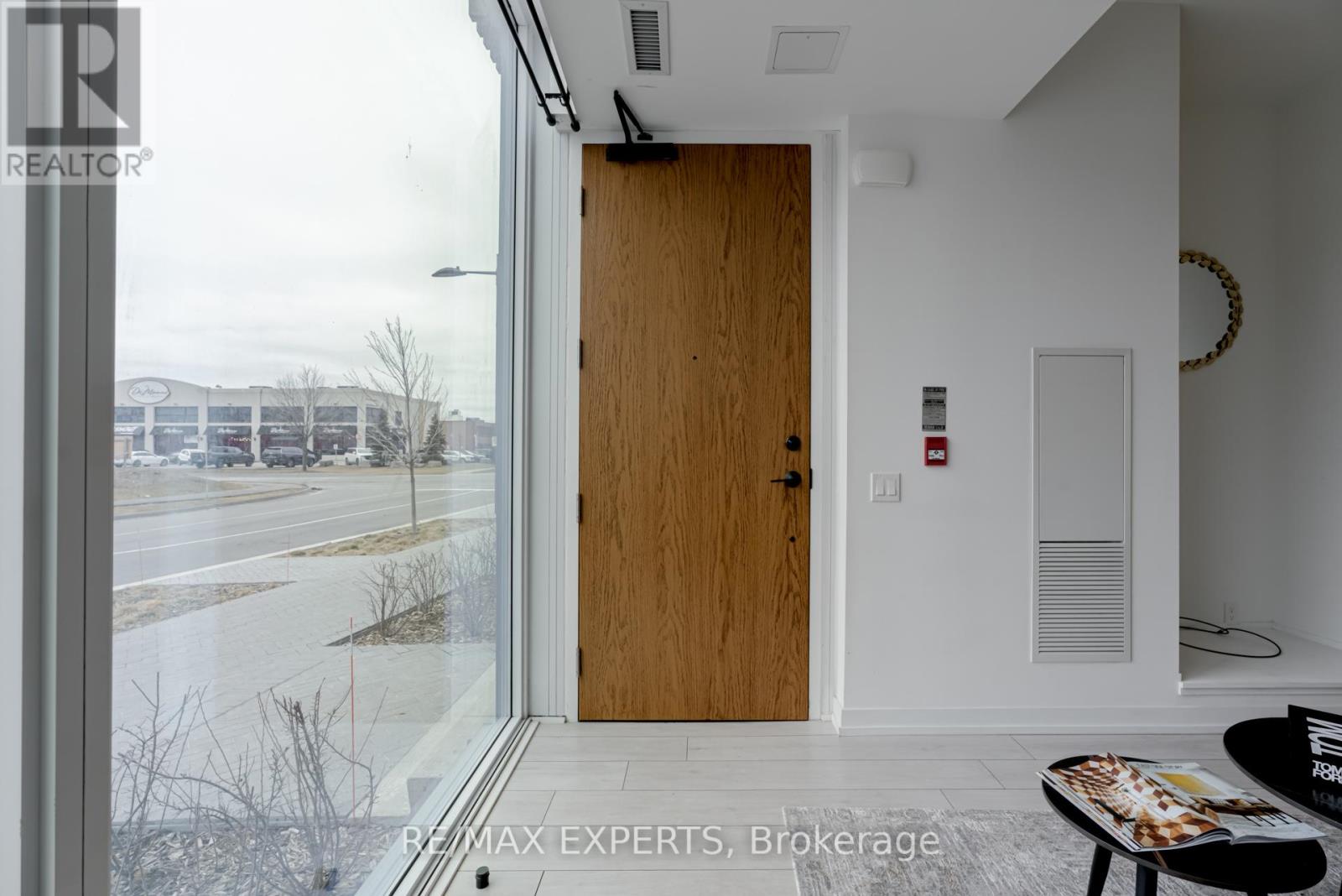 Th02 - 9 Buttermill Avenue, Vaughan, Ontario  L4K 0J5 - Photo 2 - N12948396