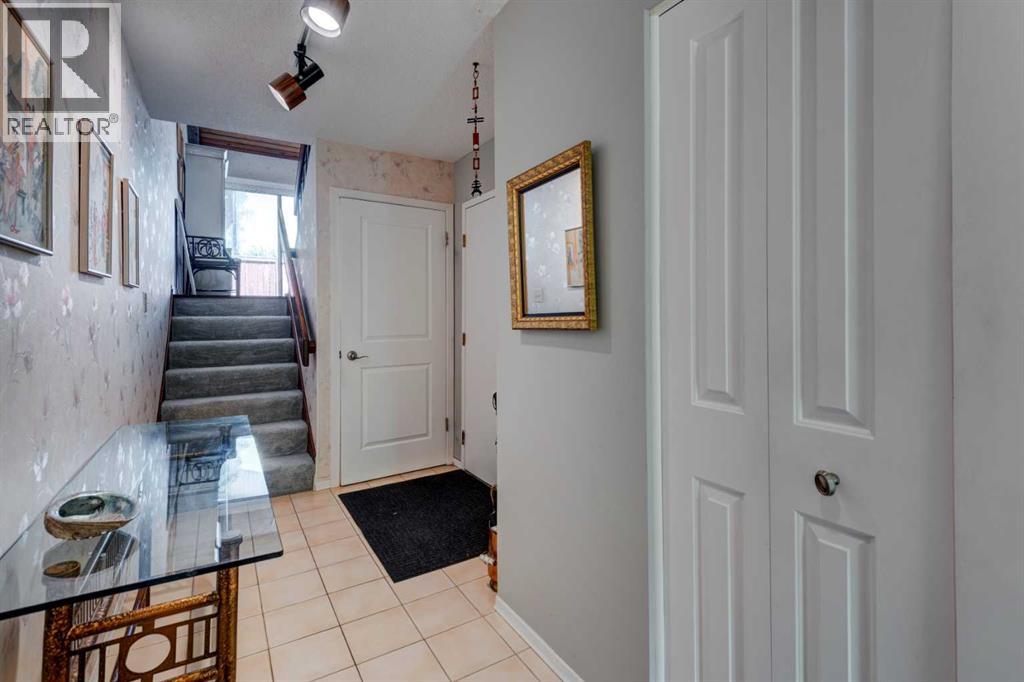 2, 10030 Oakmoor Way Sw, Calgary, Alberta  T2V 4S8 - Photo 3 - A2292111