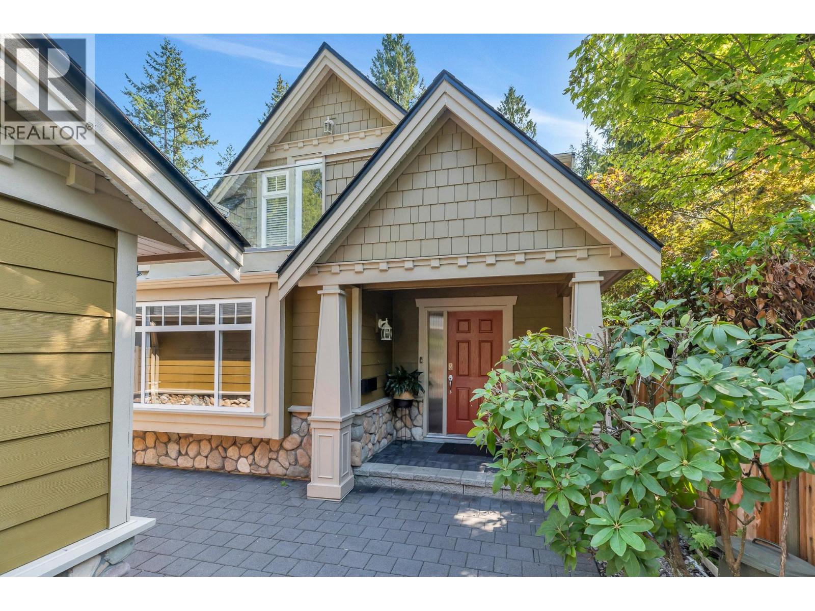 950 Seymour Boulevard, North Vancouver, British Columbia  V7J 2J8 - Photo 2 - R3104982