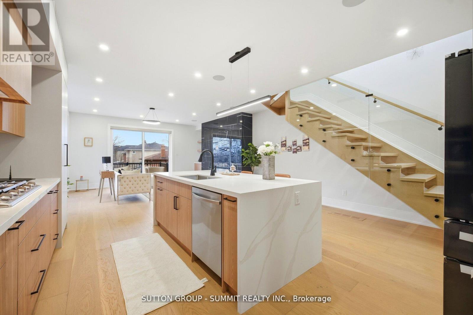 1228 Alexandra Avenue, Mississauga, Ontario  L5E 2A5 - Photo 13 - W12948390