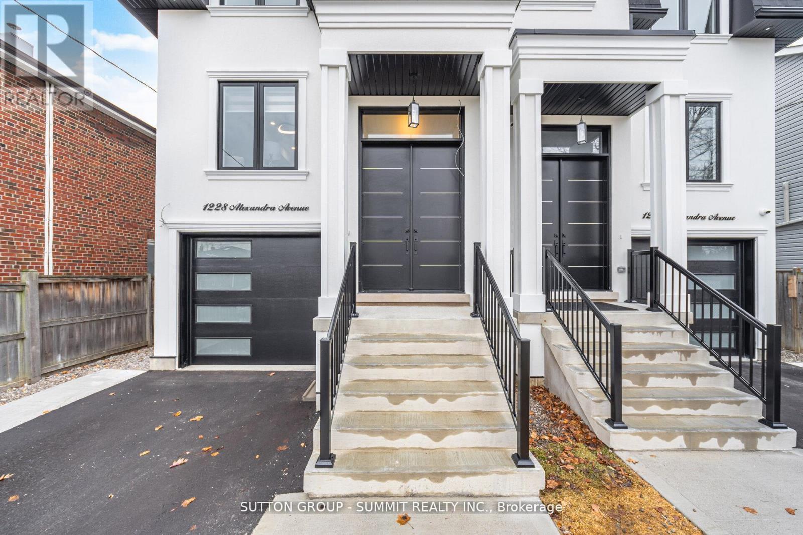 1228 Alexandra Avenue, Mississauga, Ontario  L5E 2A5 - Photo 4 - W12948390