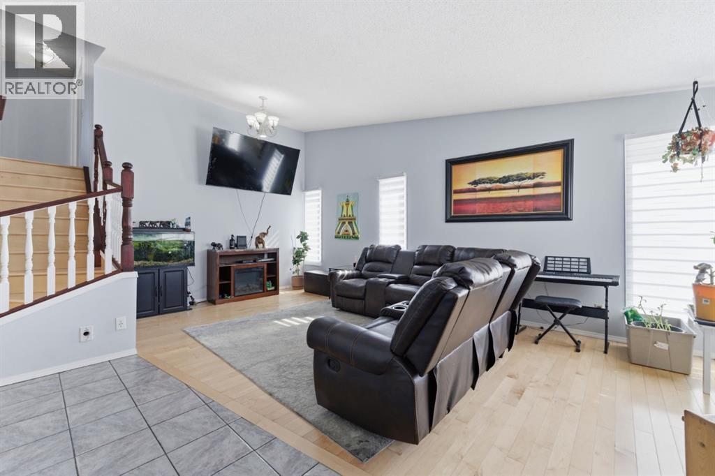 20 Applewood Way SE, Calgary, Alberta  T2A 7M8 - Photo 2 - A2298406