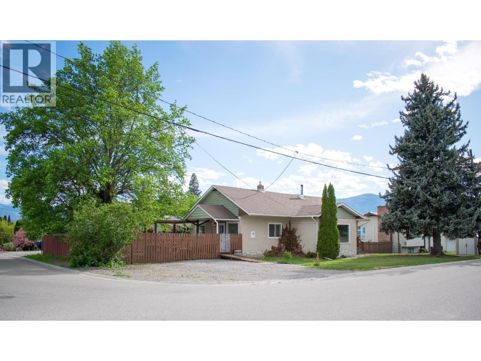 1721 Birch Street, Creston, British Columbia  V0B 1G0 - Photo 1 - 10381357
