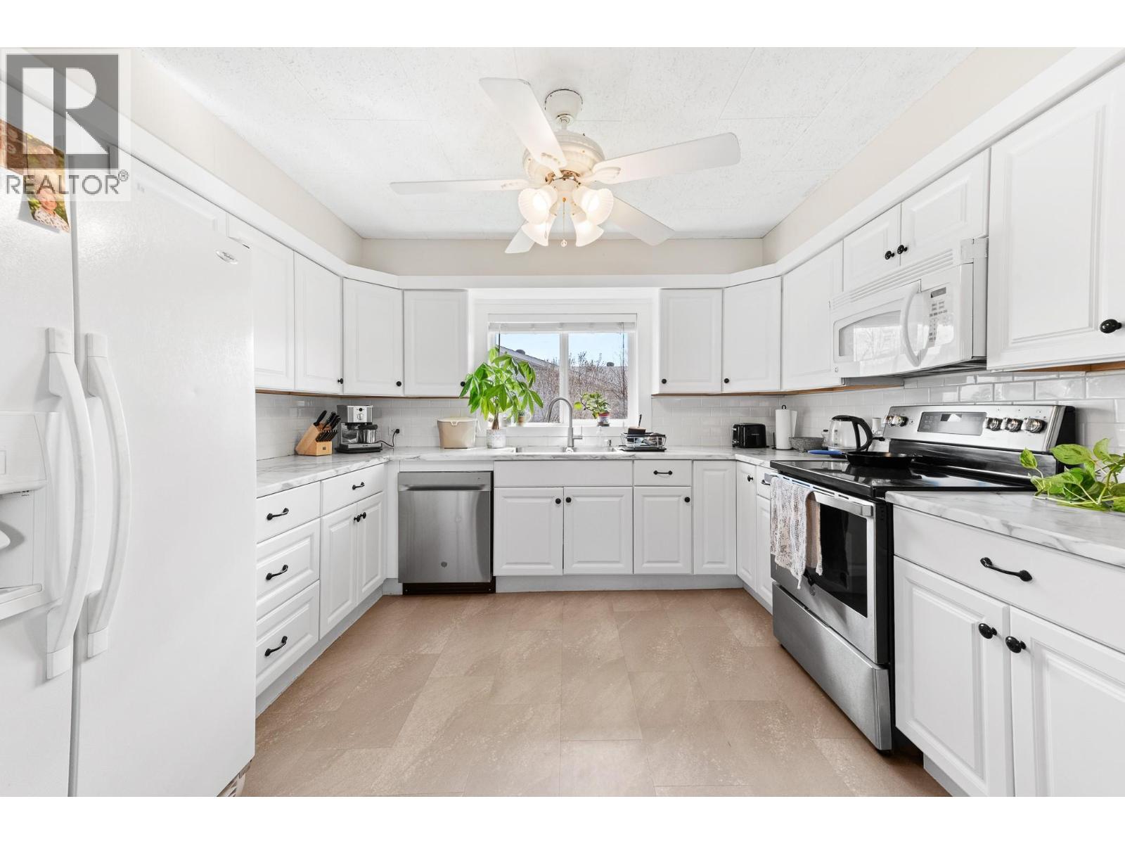 1721 Birch Street, Creston, British Columbia  V0B 1G0 - Photo 9 - 10381357