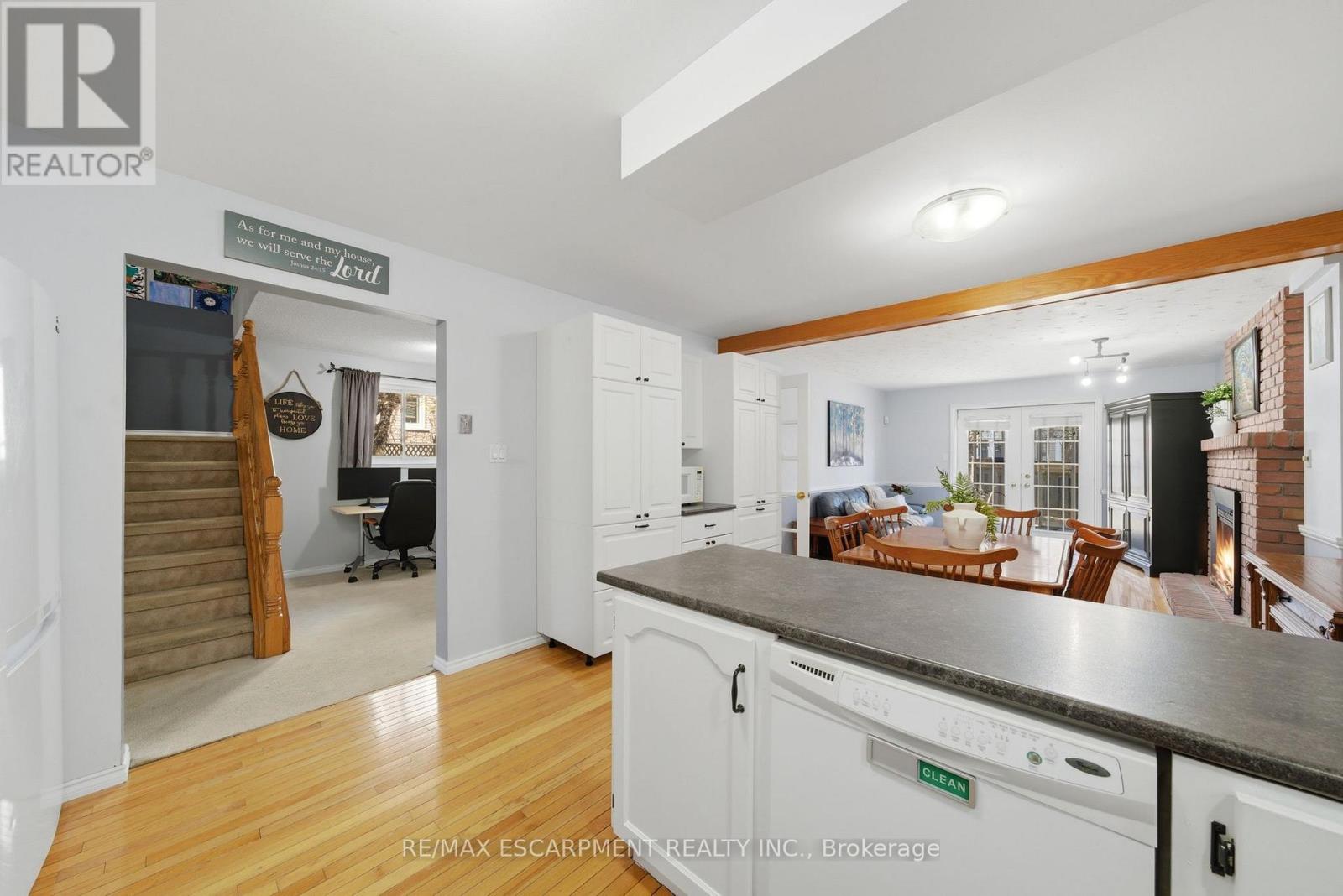 15 Finch Place, Hamilton, Ontario  L9A 5C2 - Photo 15 - X12948380