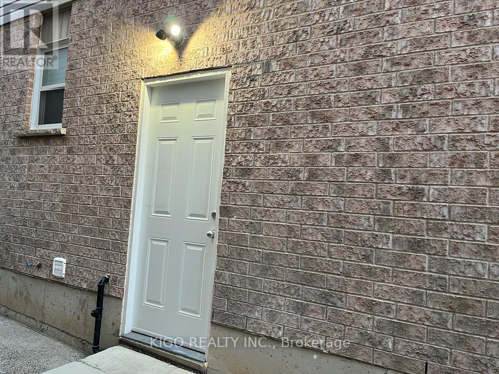 19 Sophia Crescent, Kitchener, Ontario  N2R 1X5 - Photo 2 - X12948382