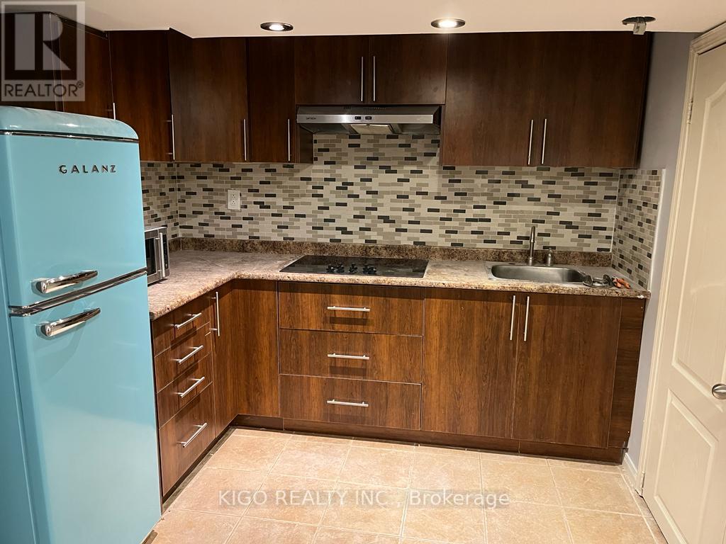 19 Sophia Crescent, Kitchener, Ontario  N2R 1X5 - Photo 8 - X12948382