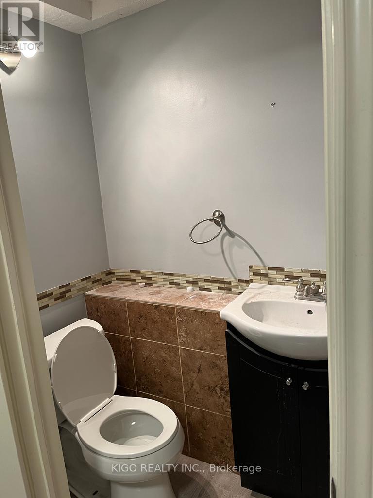 19 Sophia Crescent, Kitchener, Ontario  N2R 1X5 - Photo 9 - X12948382