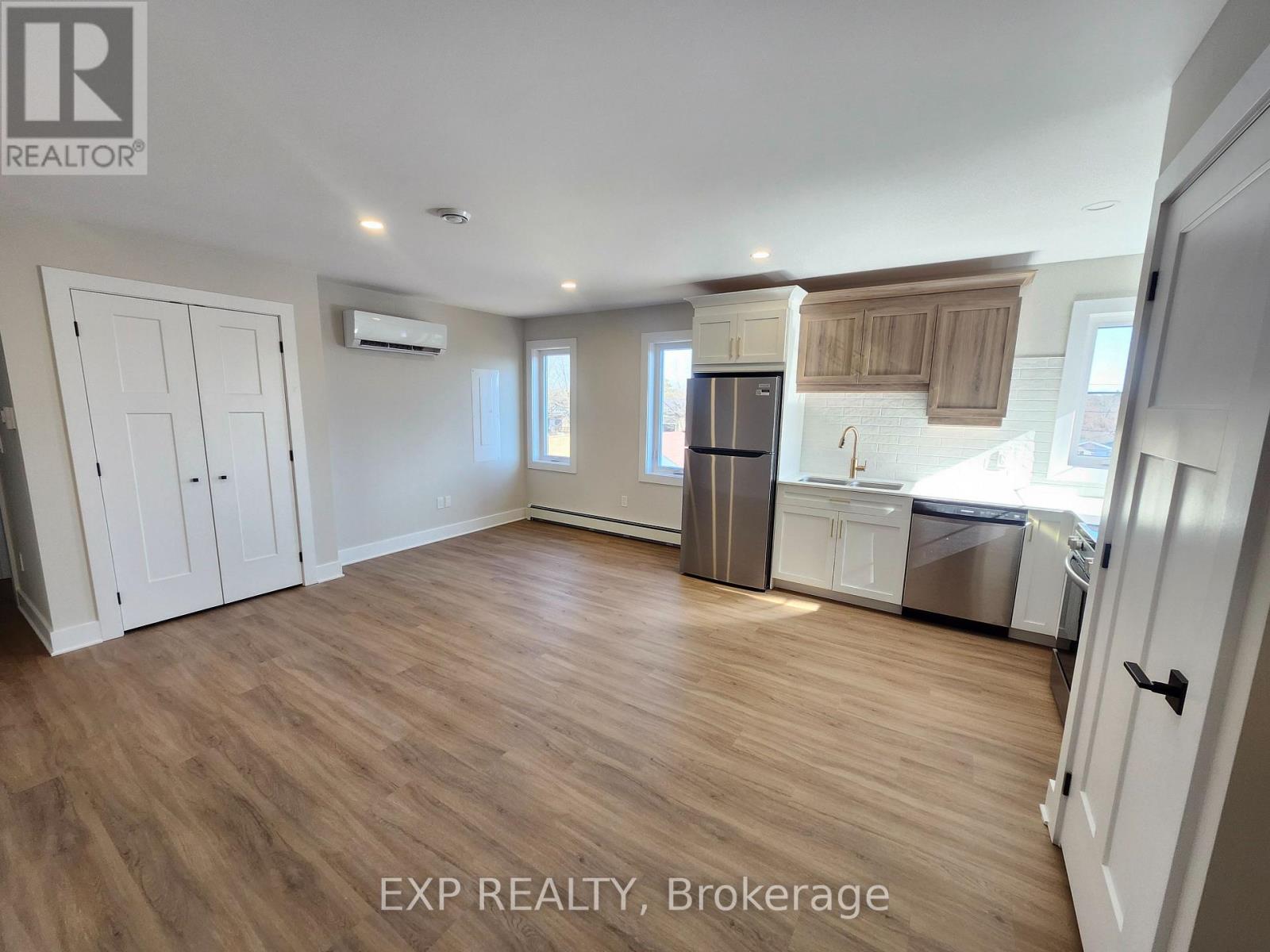 349 Pinehill Road, North Grenville, Ontario  K0G 1J0 - Photo 4 - X12948394