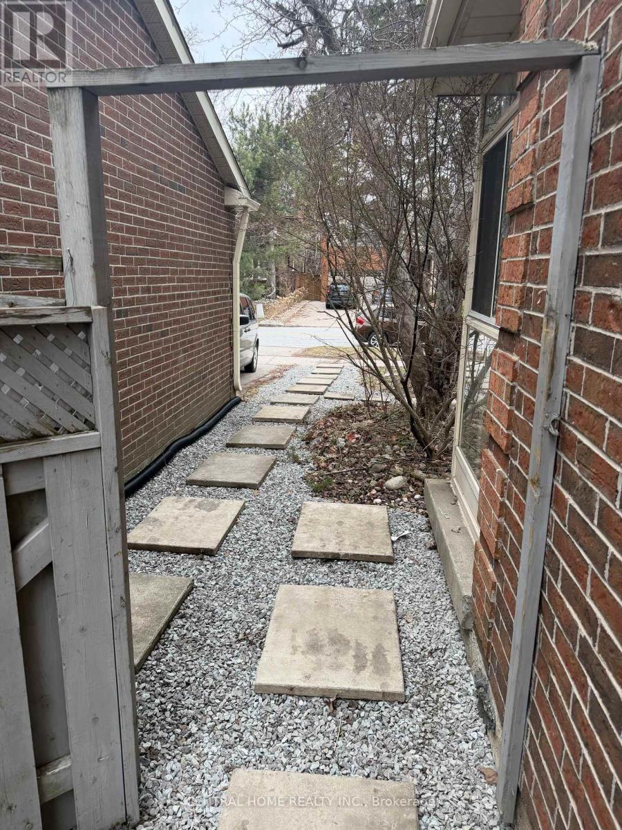 229 Spring Gate Boulevard, Vaughan, Ontario  L4J 3G3 - Photo 2 - N12948310