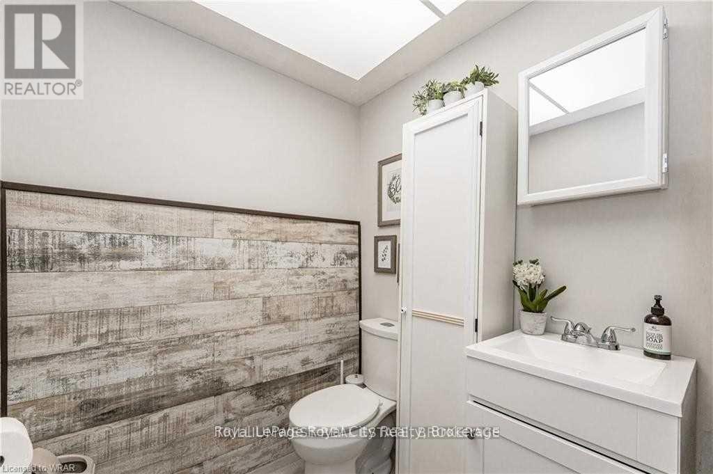 105 - 19 Woodlawn Road E, Guelph, Ontario  N1H 7B1 - Photo 17 - X12948438