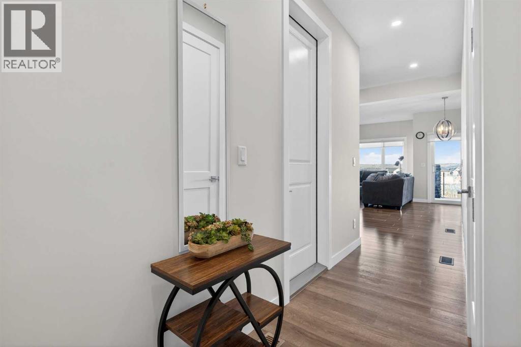 116 Crestridge Common Sw, Calgary, Alberta  T3B 6J5 - Photo 7 - A2295398