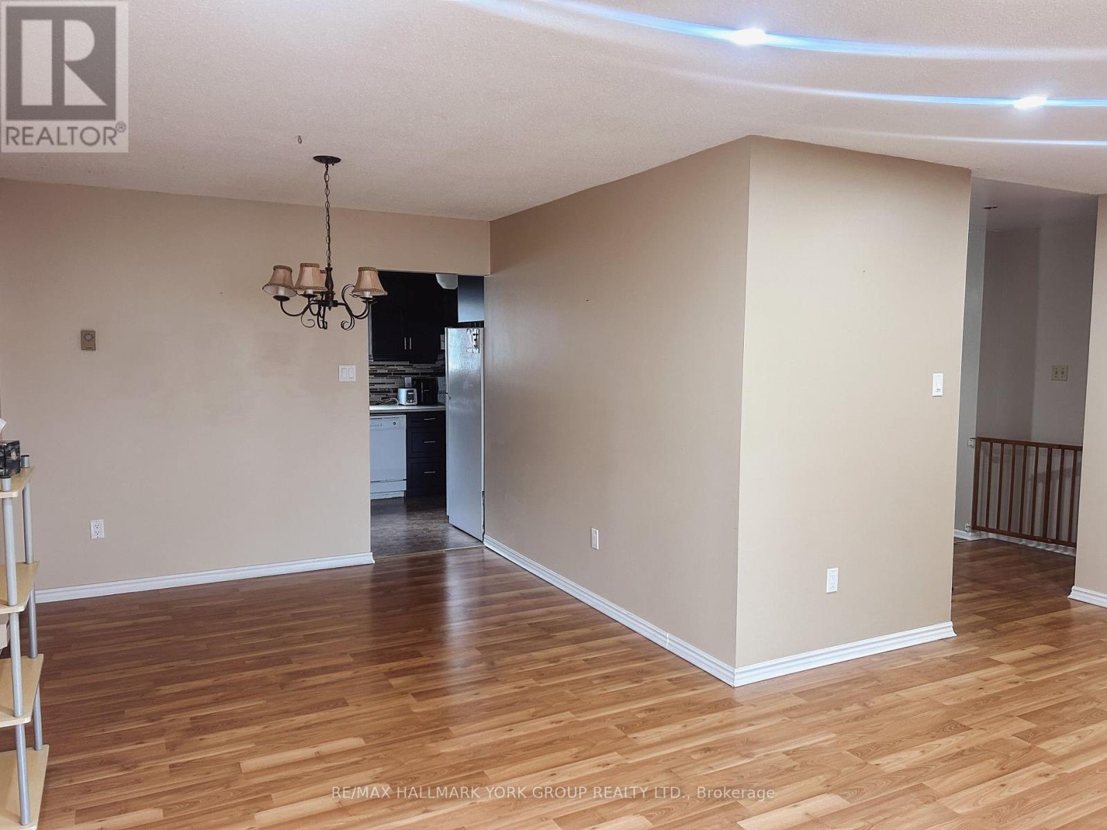 176 Robinson Drive, Newmarket, Ontario  L3Y 5M5 - Photo 3 - N12948444