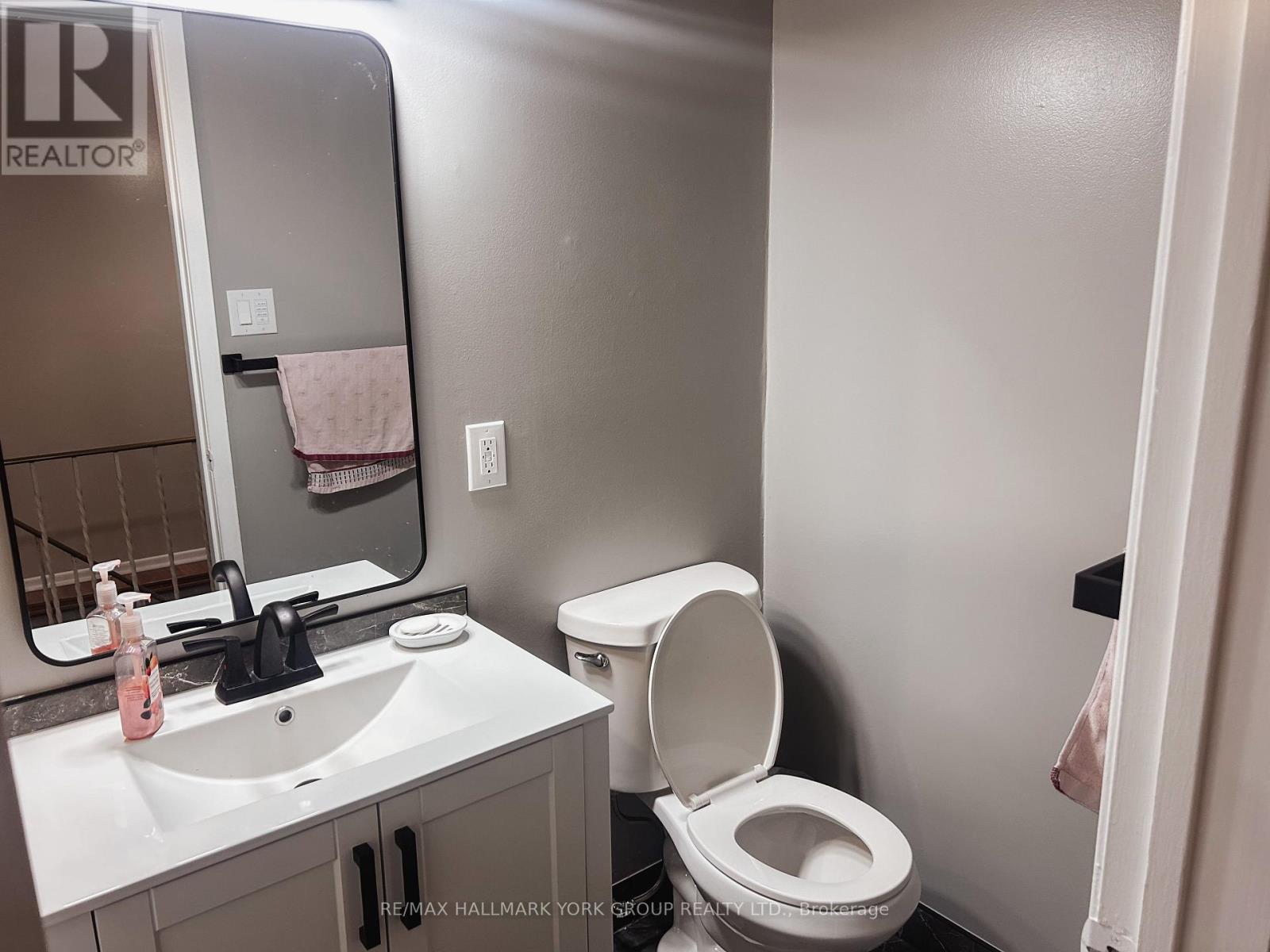 176 Robinson Drive, Newmarket, Ontario  L3Y 5M5 - Photo 6 - N12948444