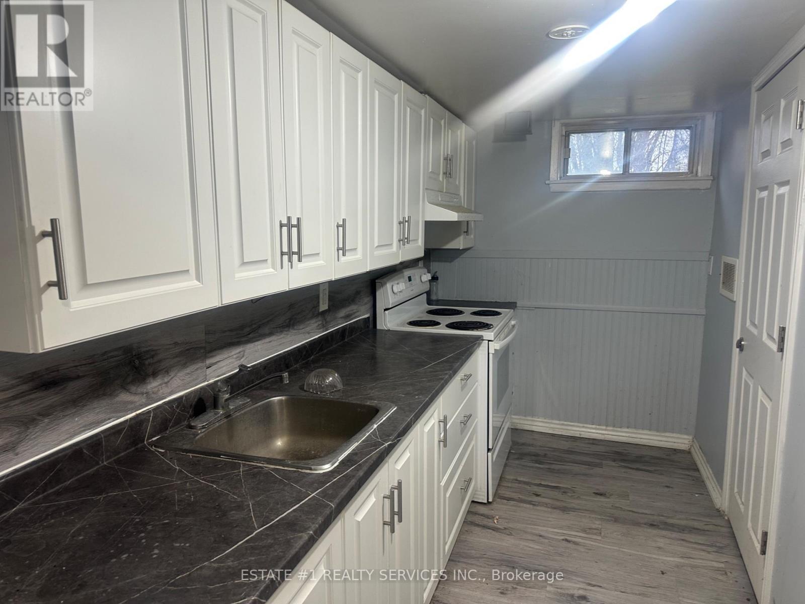 176 Kenneth Avenue, Kitchener, Ontario  N2A 1W2 - Photo 7 - X12935456