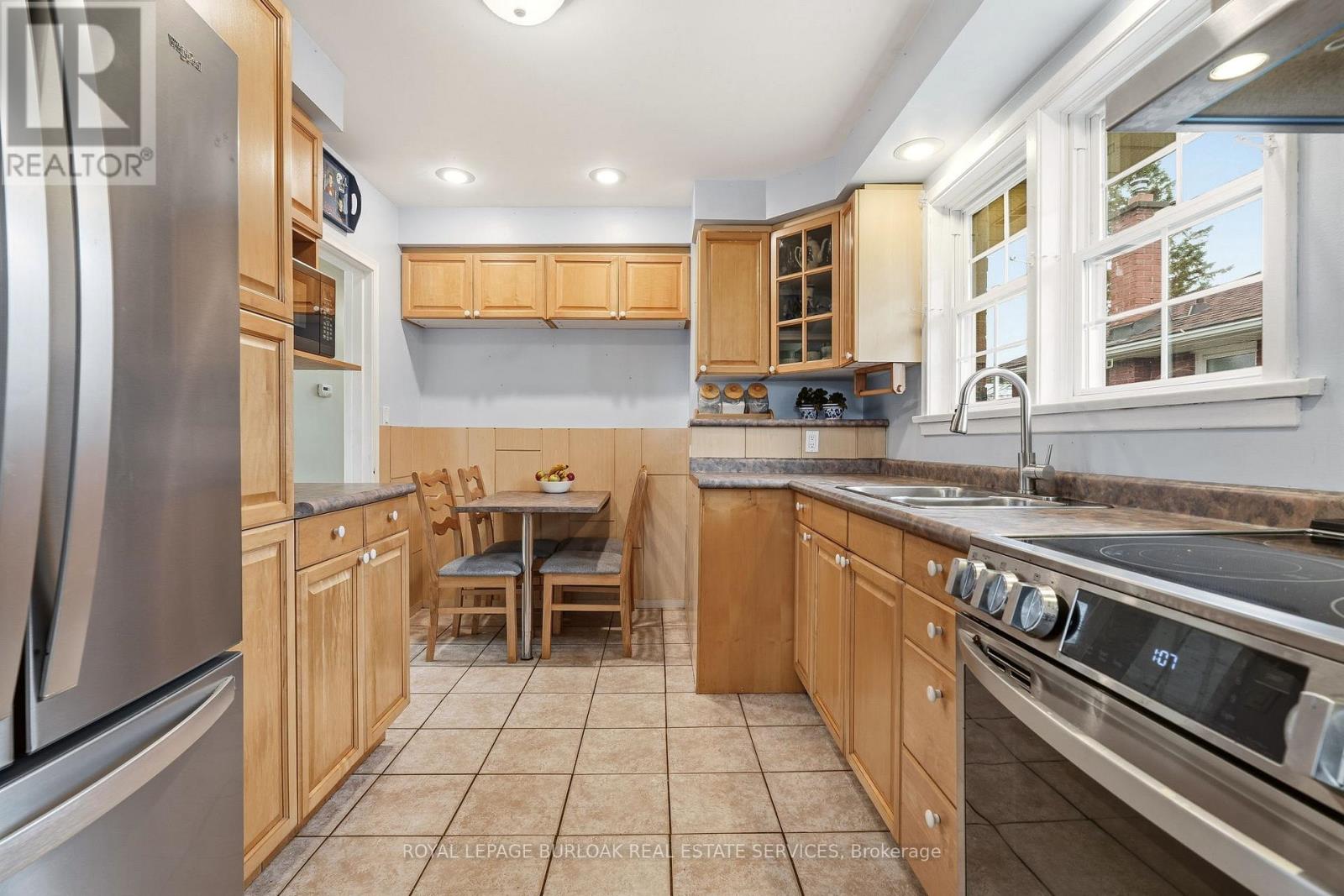 2400 Prospect Street, Burlington, Ontario  L7R 2A8 - Photo 13 - W12948426