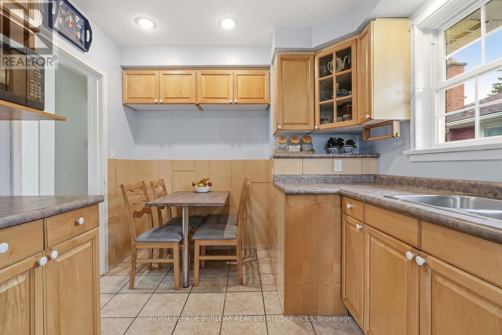 2400 Prospect Street, Burlington, Ontario  L7R 2A8 - Photo 16 - W12948426