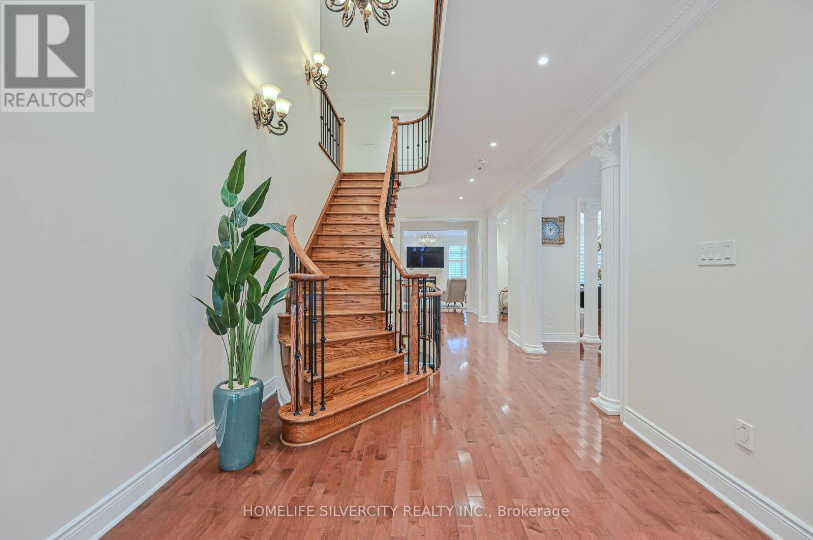 5 Highvalley Circle, Brampton, Ontario  L6P 2C6 - Photo 2 - W12948434