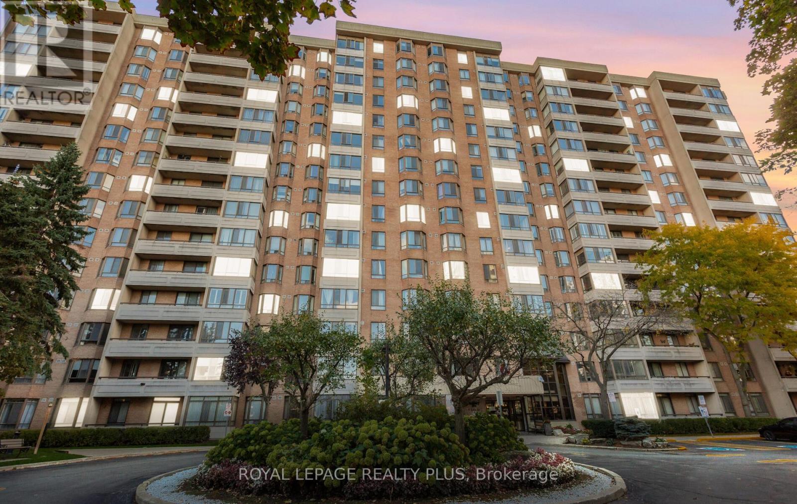 803 - 5 Lisa Street, Brampton, Ontario  L6T 4T4 - Photo 3 - W12948448