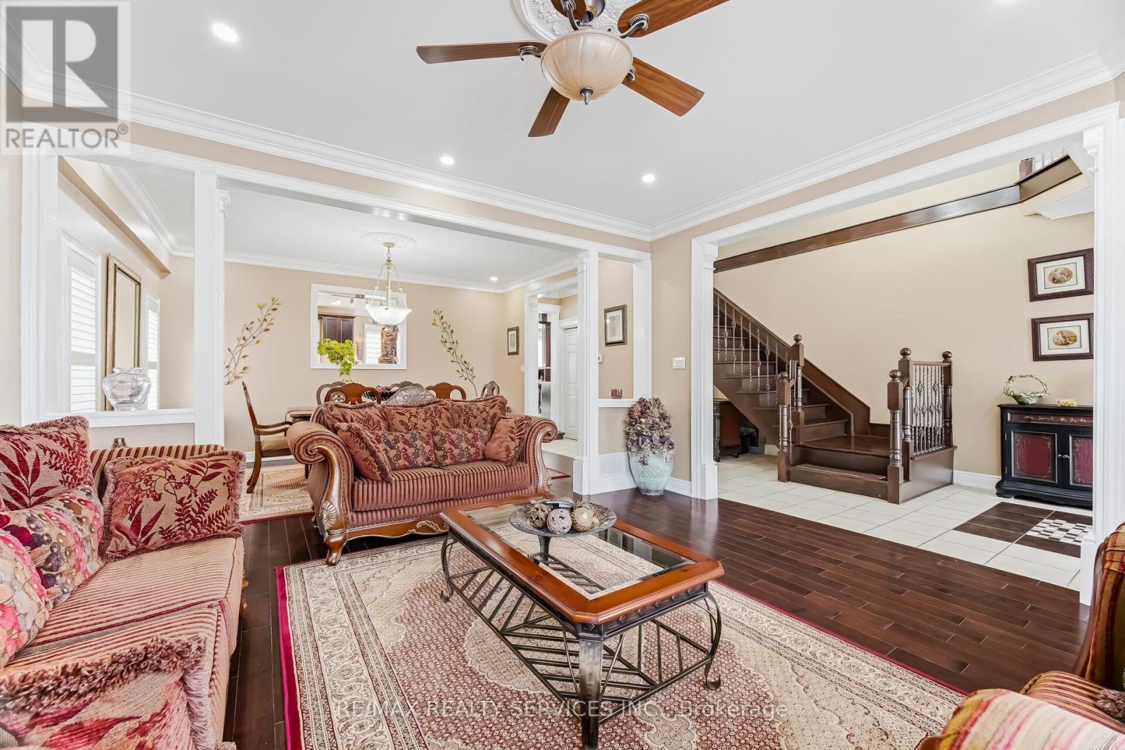 7 Waltham Drive, Toronto, Ontario  M9V 1S6 - Photo 10 - W12948460