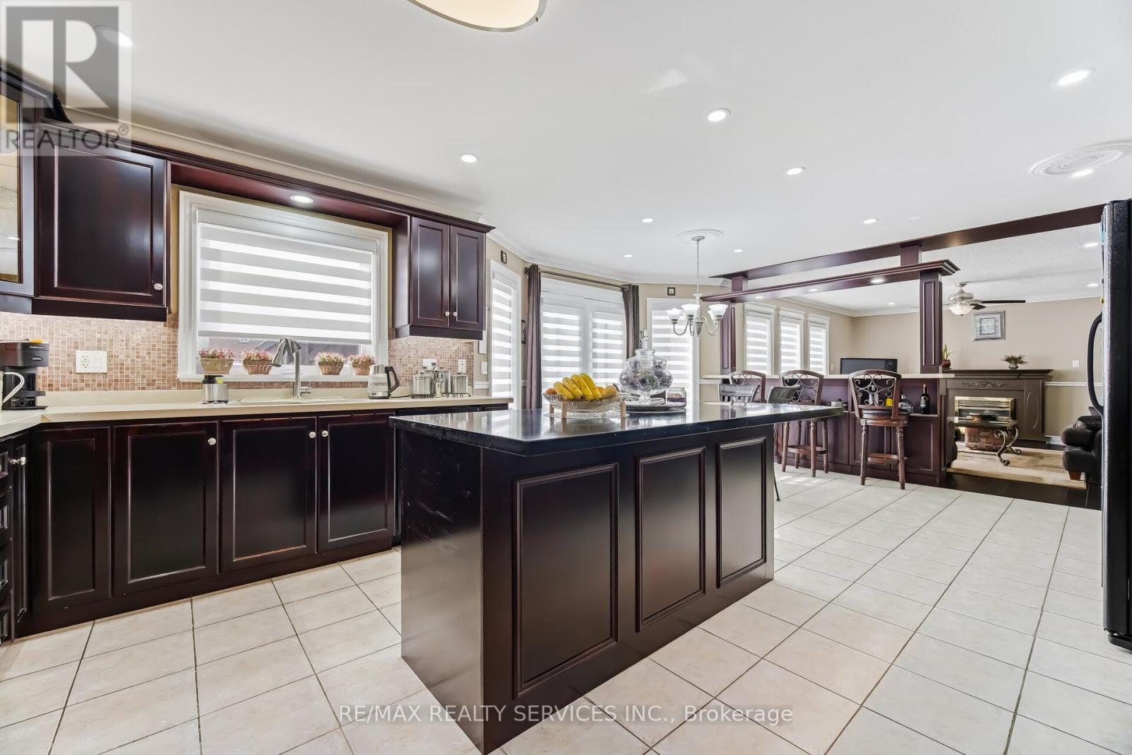 7 Waltham Drive, Toronto, Ontario  M9V 1S6 - Photo 14 - W12948460